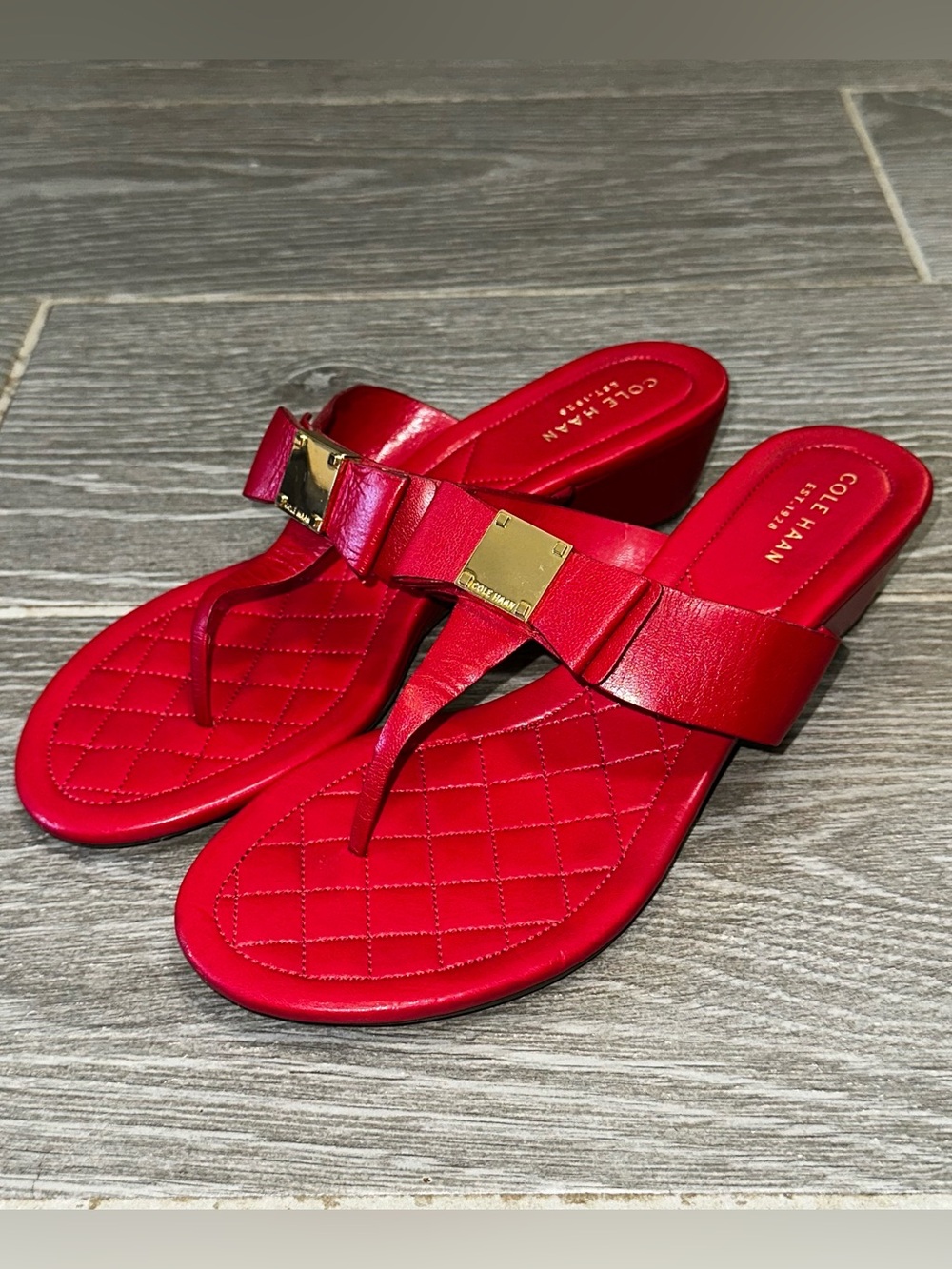 Cole Haan Tali Tango Red Bow Low Wedge Women’s 8 Leather T-Strap Preppy Sandals